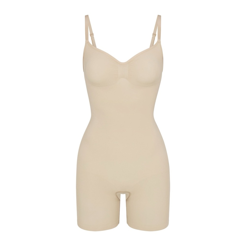NWOT Skims Seamless Sculpt Mid Thigh Bodysuit Sand